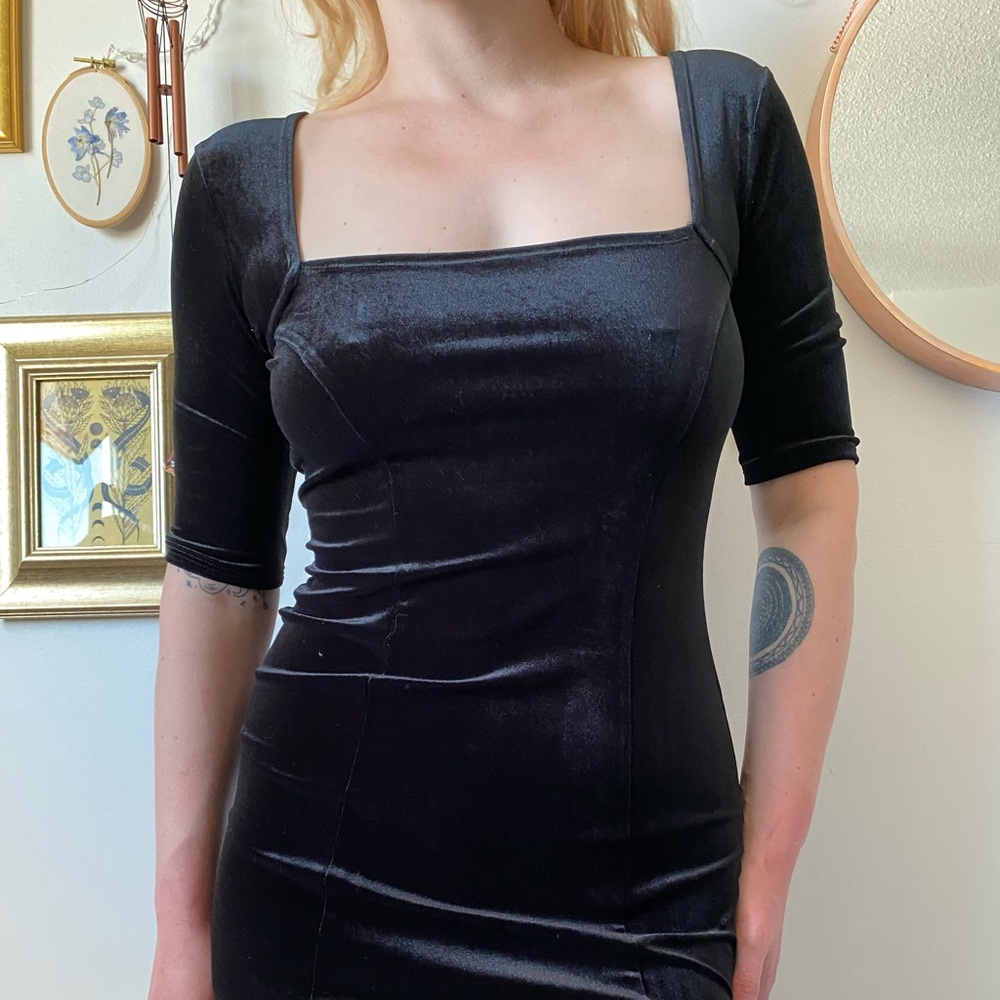⚡️🖤HOST PICK🖤✨ Black velvet square necked dress